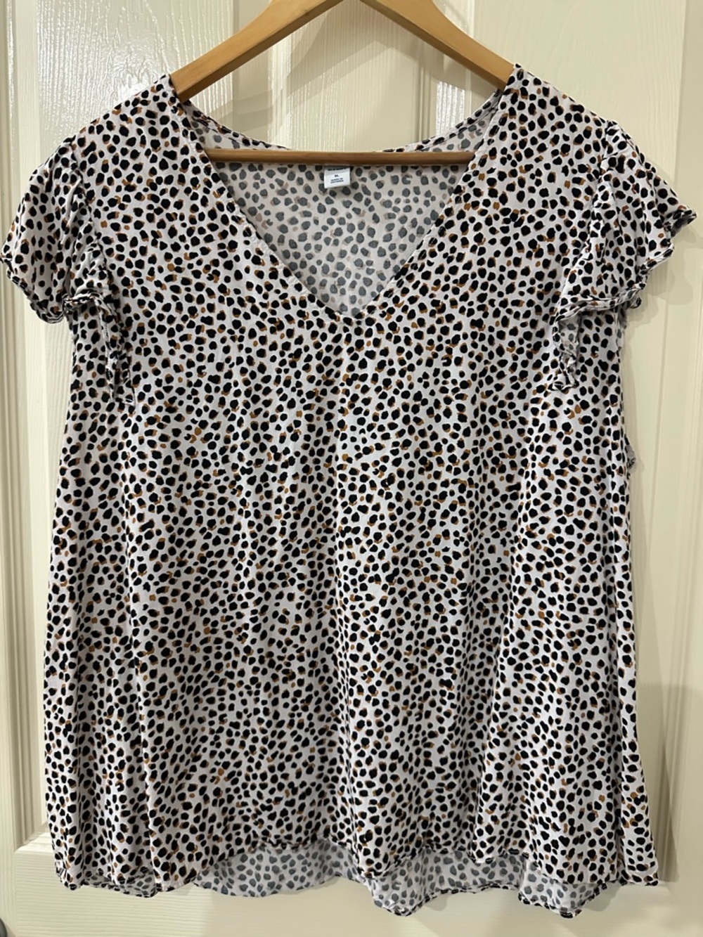 Old Navy White, black & brown V-Neck Short Flutter Sleeve Animal Print Top XL